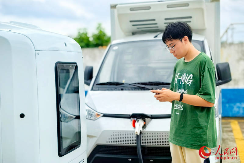 “行进中国”调研行·投资广西丨新能源汽车也有“充电宝”