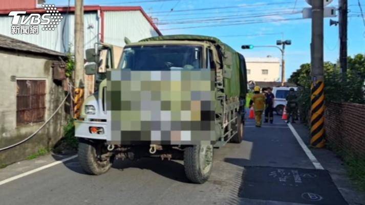 台媒：台军用卡车前往靶场途中撞上摩托车，致八旬老夫妇1死1伤
